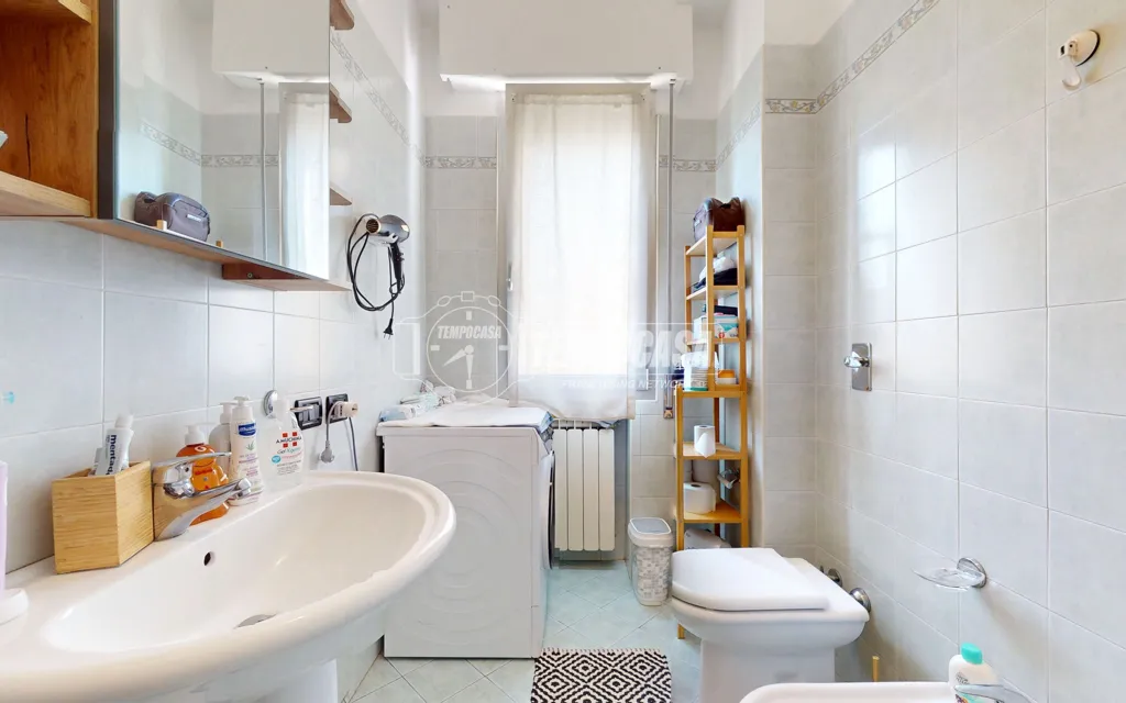 Salles de bain - Modern Bilocale with Balcony in Mantua