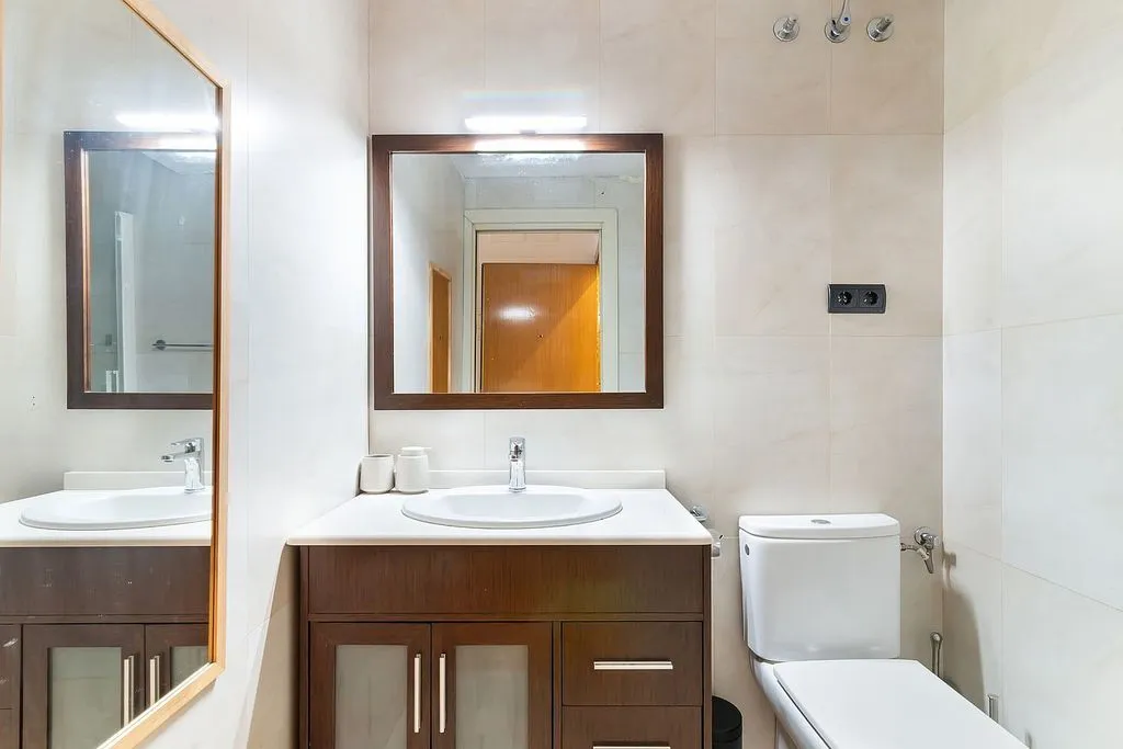 Vannitoad - Furnished Studio with Garage in Guindalera