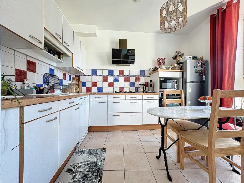 Cuisine - Appartement T4 avec Vue Dégagée en Centre-ville de Millau