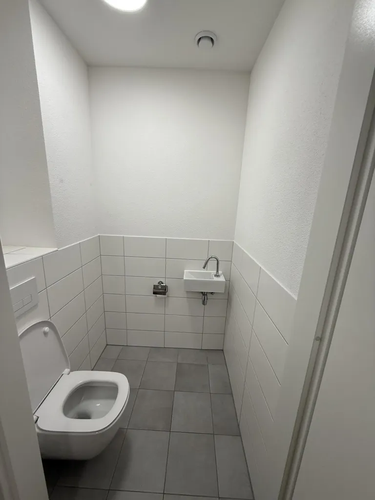 Bathrooms - Apartment with Garden on Noordereiland, Rotterdam