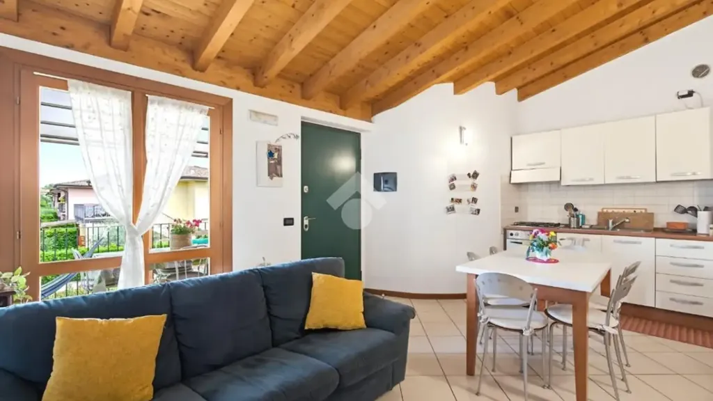 Elutuba - Bright Apartment with Terrace in Mazzano
