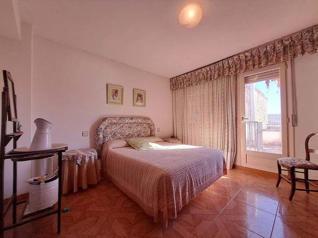 Magamistoad - Traditional Chalet with Terrace in Valjunquera