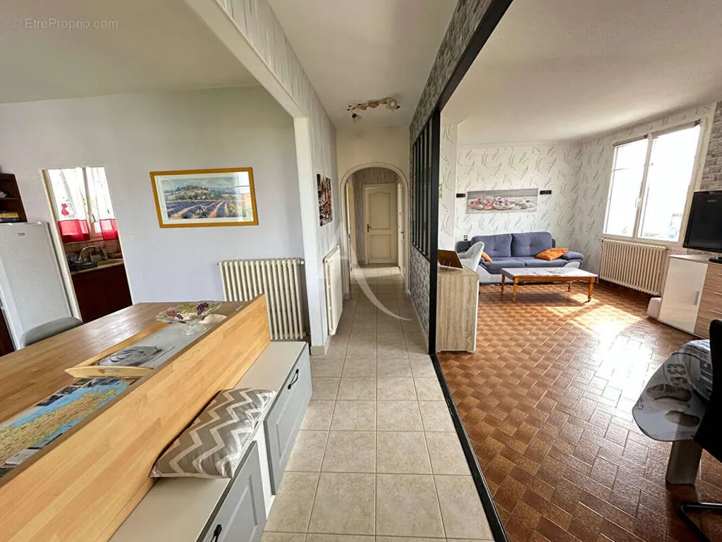Cucina - 1965 House with Garden in Aizenay Centre