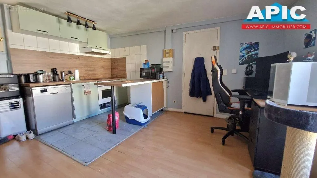 Köök - Charming 2-Bedroom Flat in Groslay