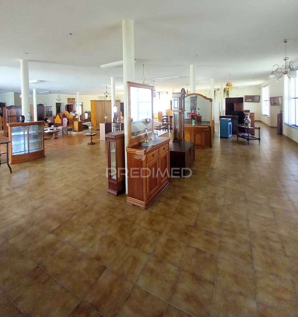 Séjour - Commercial Space with Conversion Potential in Redondo