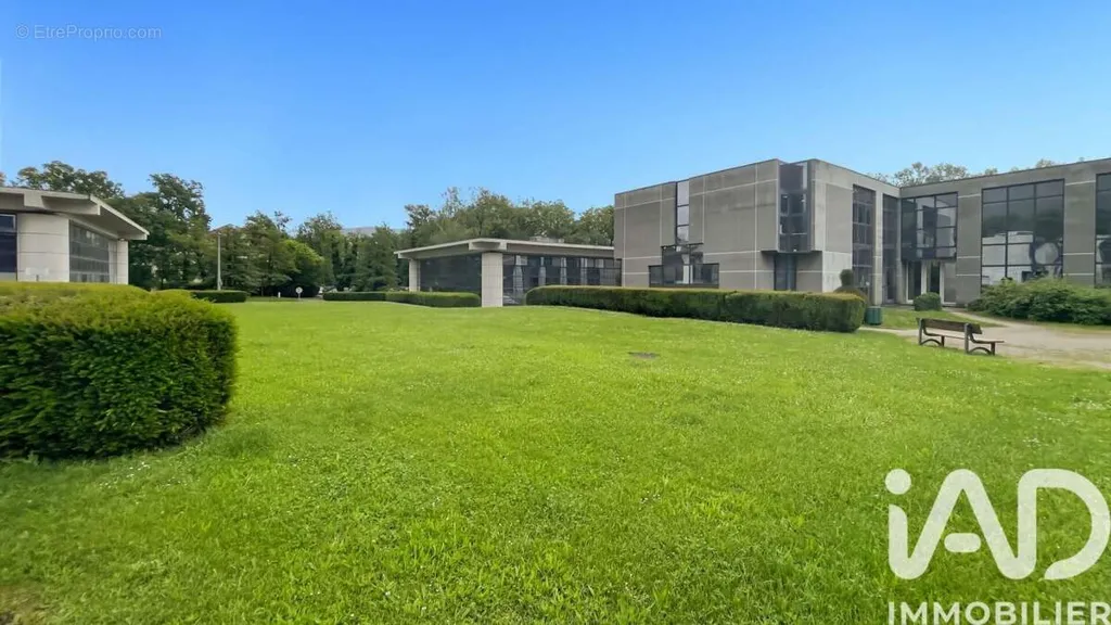 Giardino - Office Space with Parking in Meylan