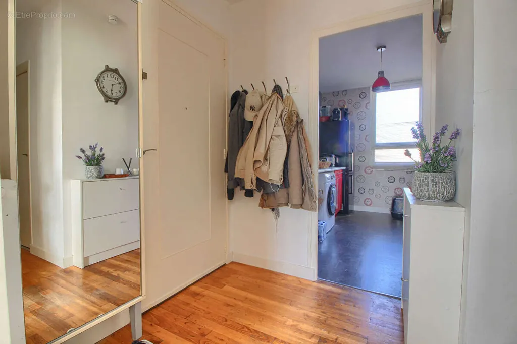 Esik - 4-Bed Apartment with Balcony in Rennes Sud