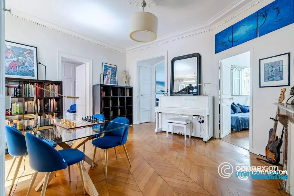Séjour - Appartement Familial avec Triple Exposition à Paris