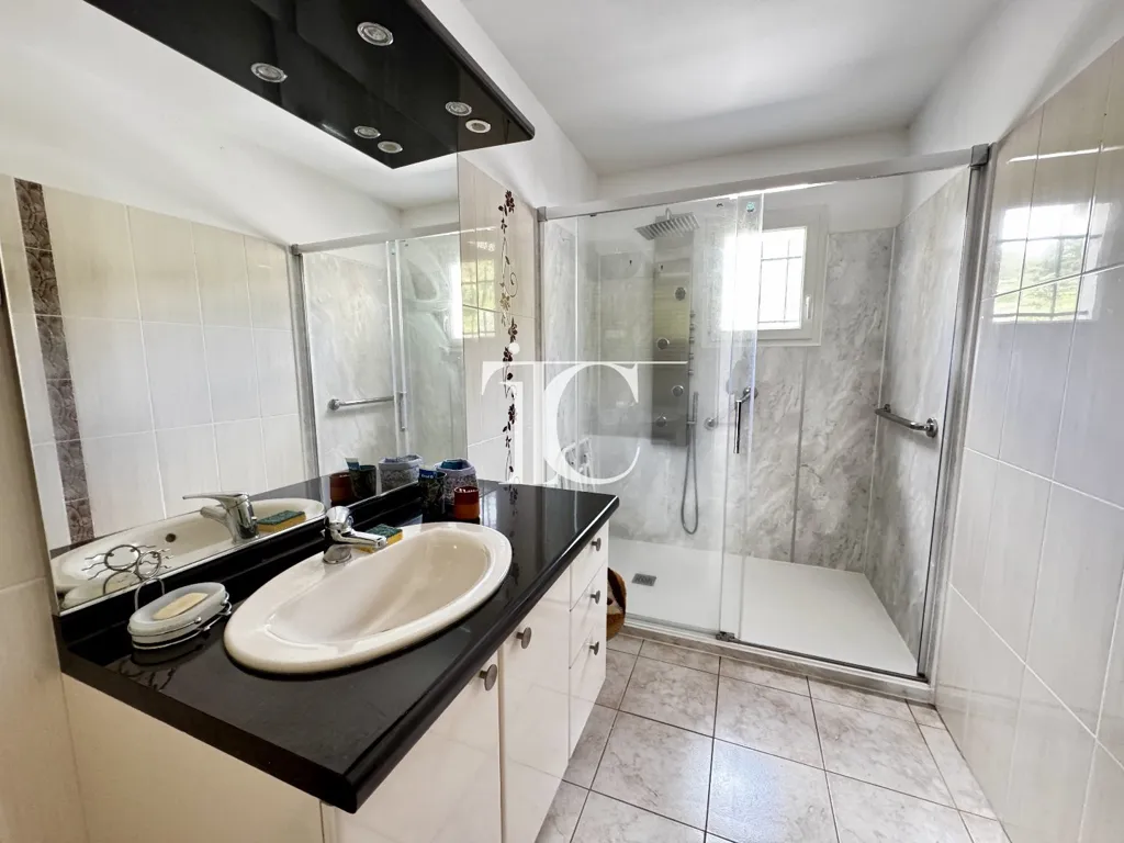 Salles de bain - Villa avec Terrain à Les Vans