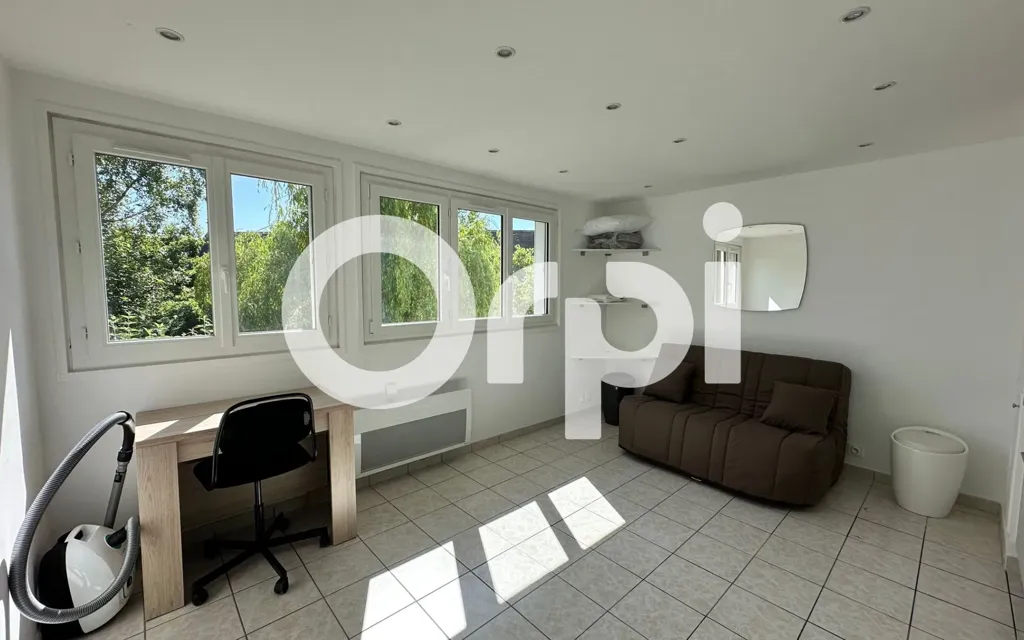 Kabinet - Studio with Balcony in Villemoisson-sur-Orge