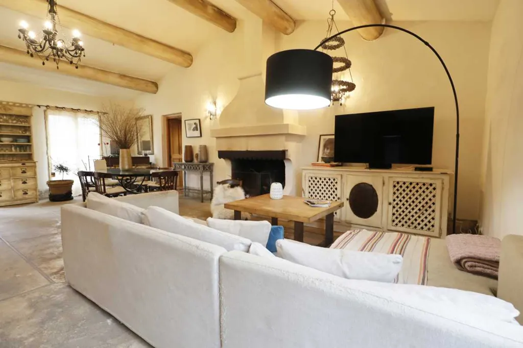 Elutuba - Ground Floor House with Studio in Oppède