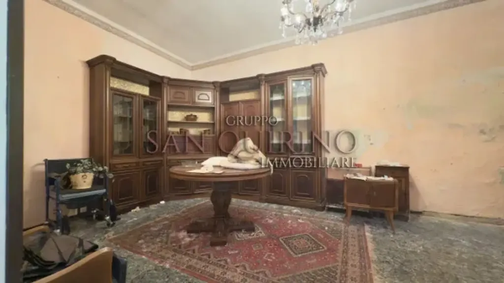 Sala da pranzo - Villa da ristrutturare con giardino a Pomponesco