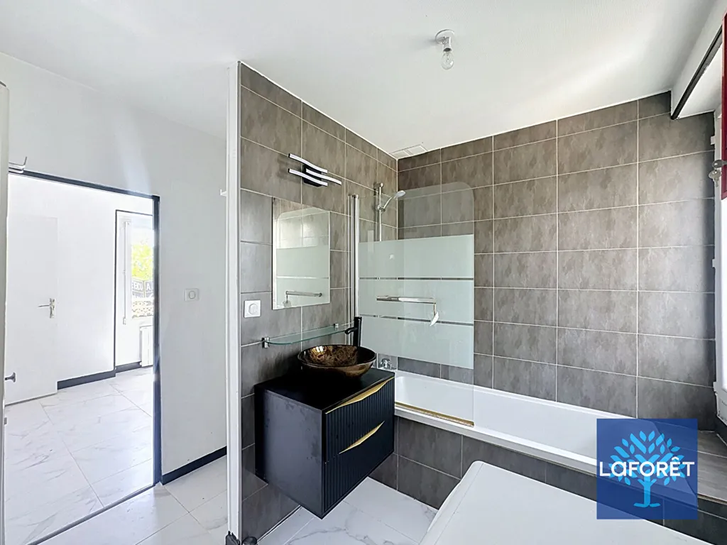 Bagni - Charming Flat in Historic Building, Chilly-Mazarin