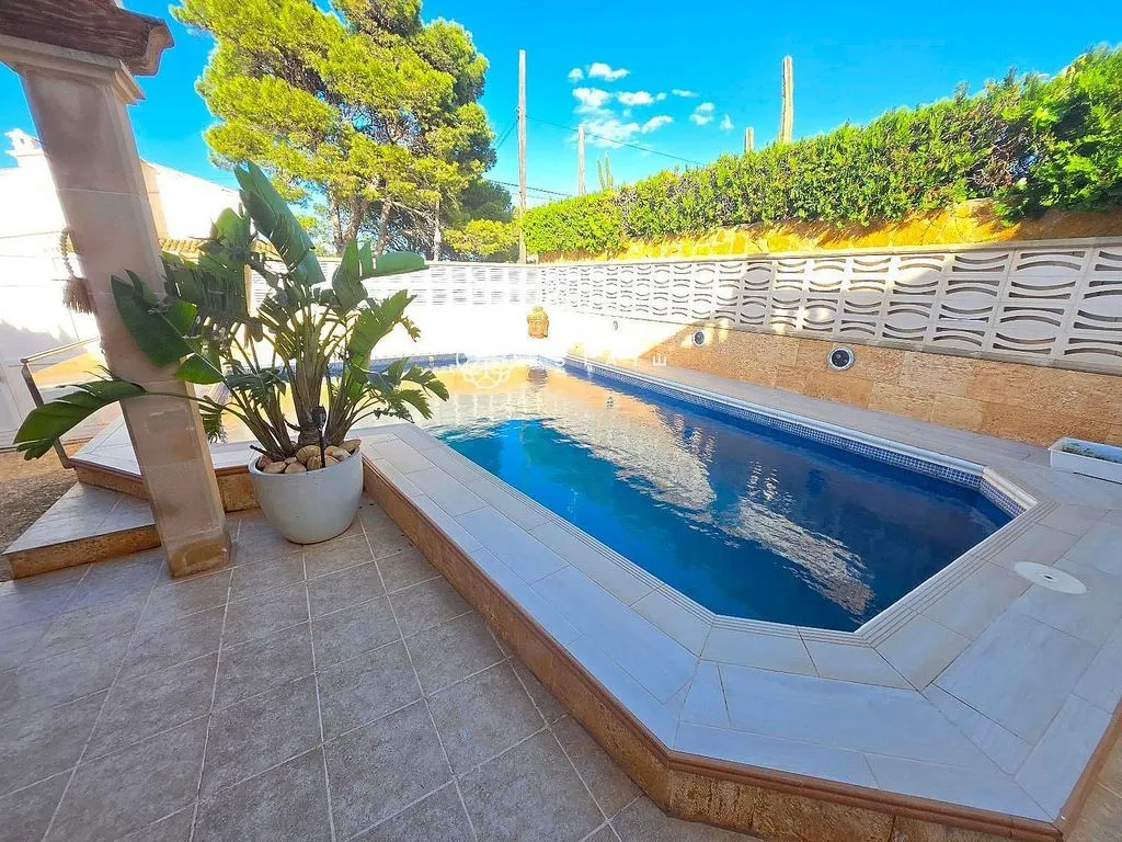 Bassein - Modern Chalet with Pool in Badia Blava