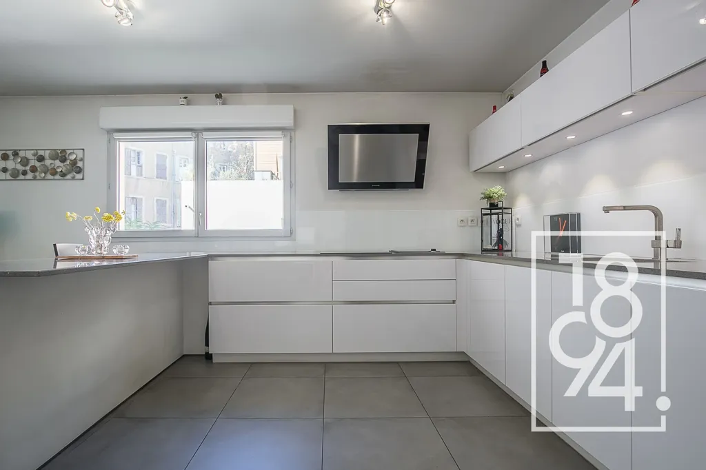 Köök - Type 3 Apartment with Terrace in Marseille 7ème