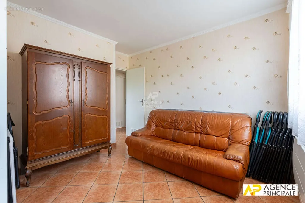 Elutuba - 3-Bedroom Apartment with Balcony in Le Mesnil-le-Roi