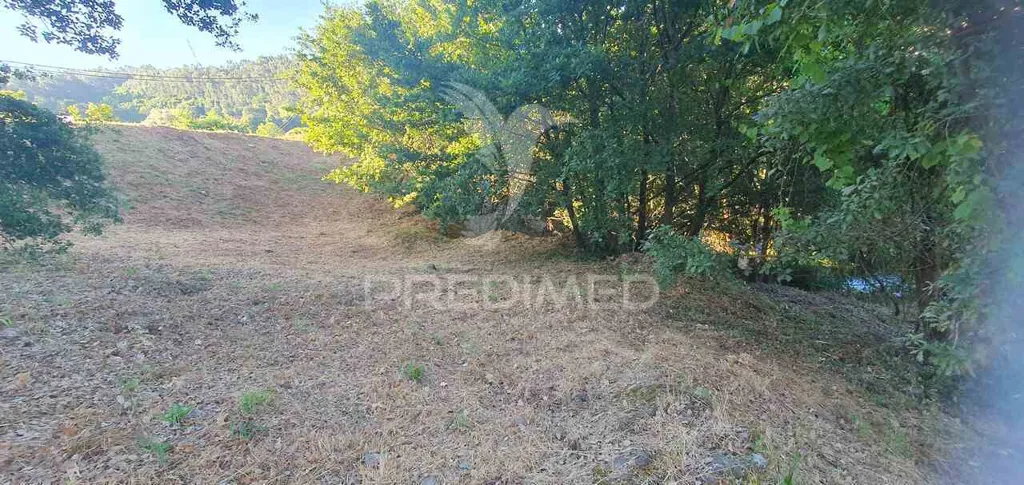 Aed - Urban Plot with River View in Lever