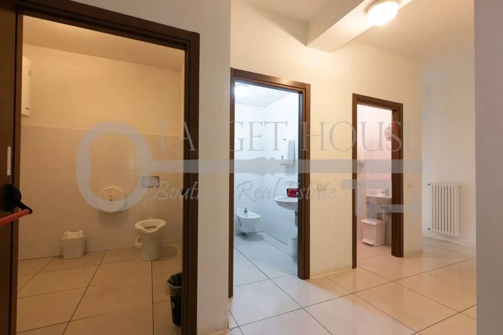 Vannitoad - Office with Lake View in Como