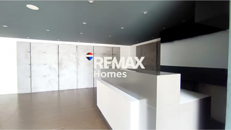 Pièces - Retail Unit with High Footfall in Agia Paraskevi
