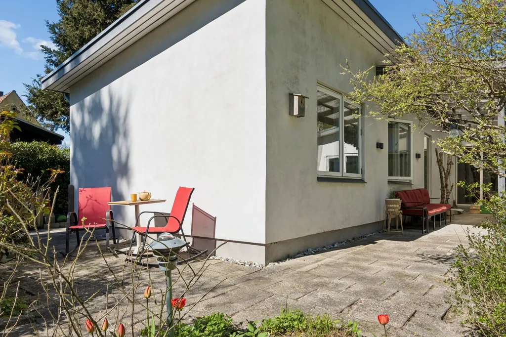 Terrasse - Renovated Villa with Forest View in Birkerød