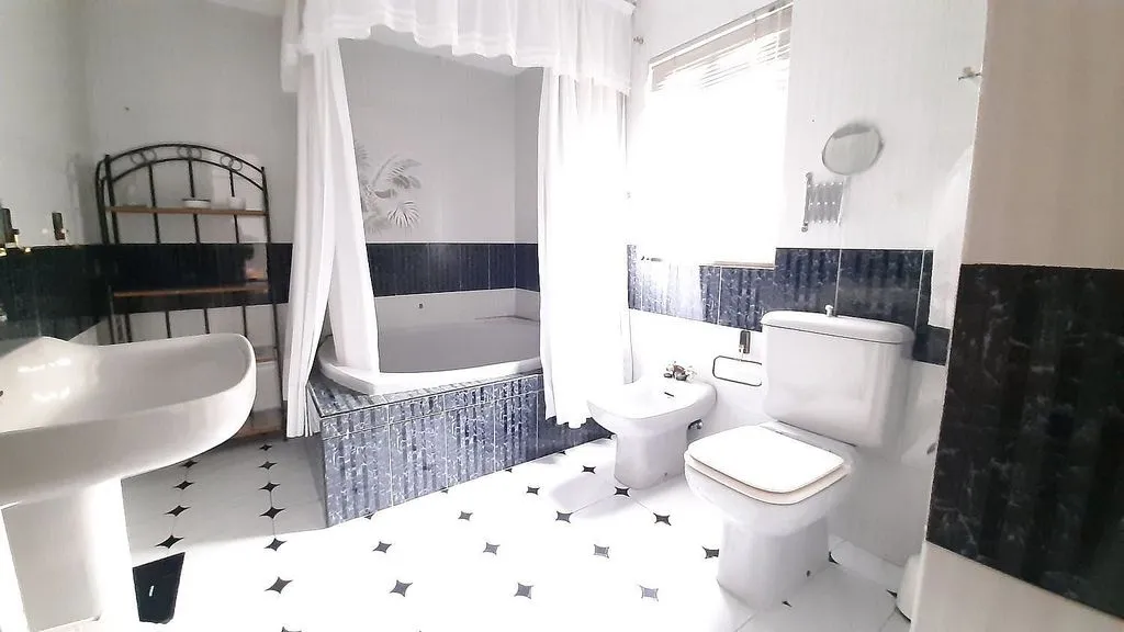 Salles de bain - Student-Friendly Flat with Terrace in Lima Street