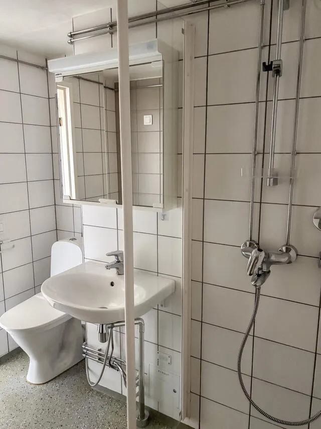 Vannitoad - Spacious Flat with Balcony in Länsimäki, Vantaa