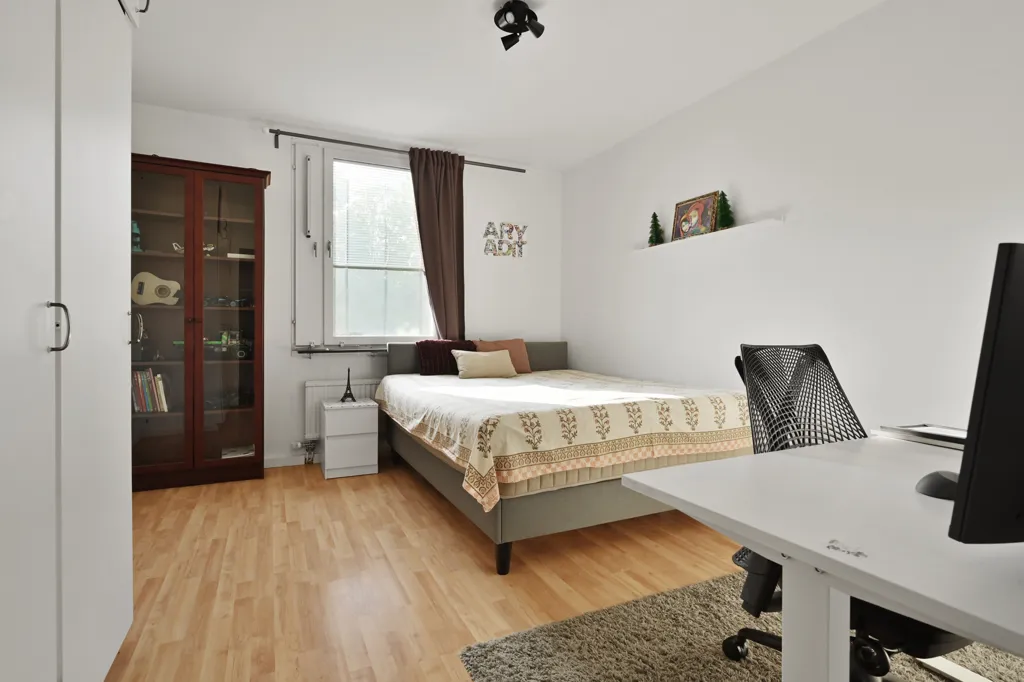 Magamistoad - Apartment with West-Facing Balcony in Central Location