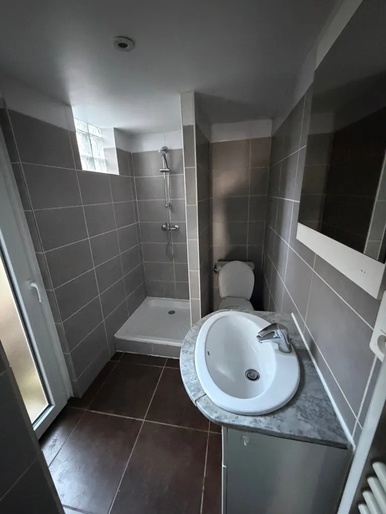 Bagni - City Centre T2 Apartment in Bourgoin-Jallieu