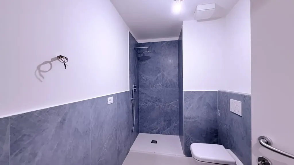 Bathrooms - Modern Apartment with Garden View in Bologna