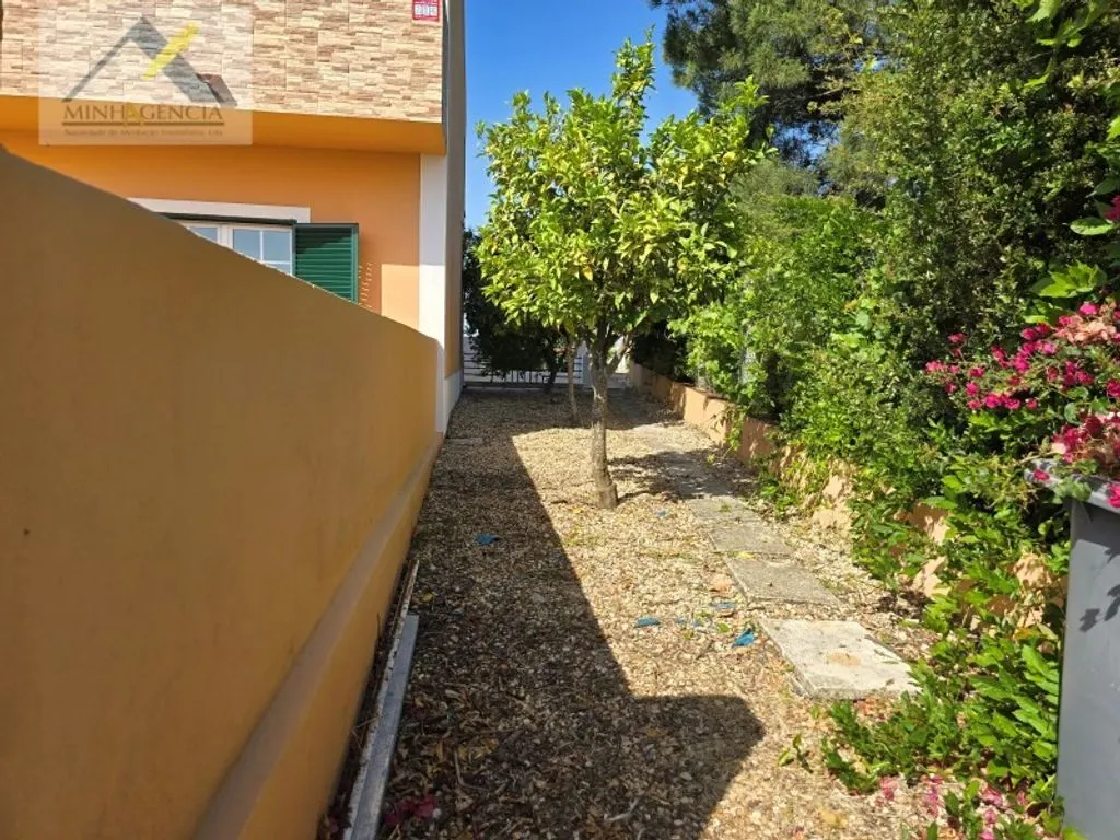 Aed - Luxury Semidetached House with Pool in Setúbal