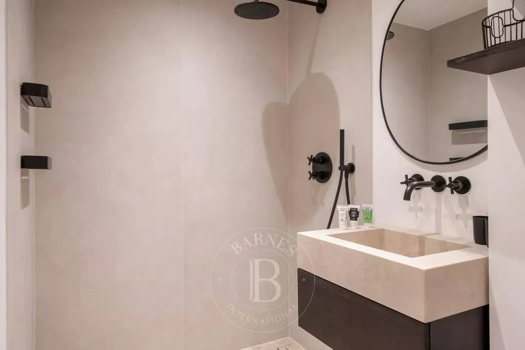 Bathrooms - Luxury Villa with Sea View at Cap d'Antibes