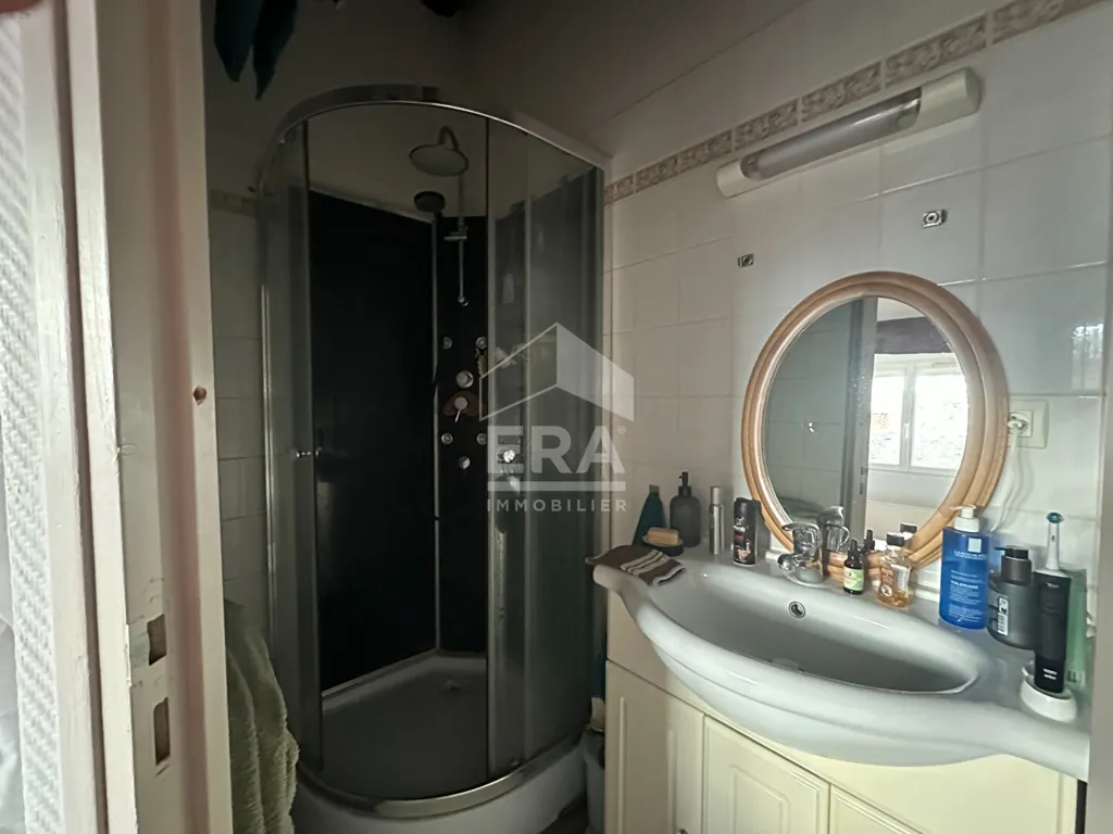 Salles de bain - Duplex Centre-Ville avec Commerce à Châteauroux