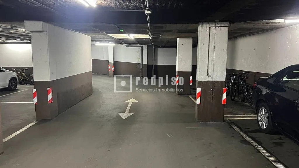 Garage - Apartment with Pool in Las Rosas, Madrid