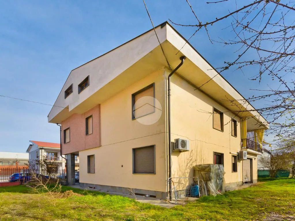 Extérieur - Independent House with Garden in Genola Centre