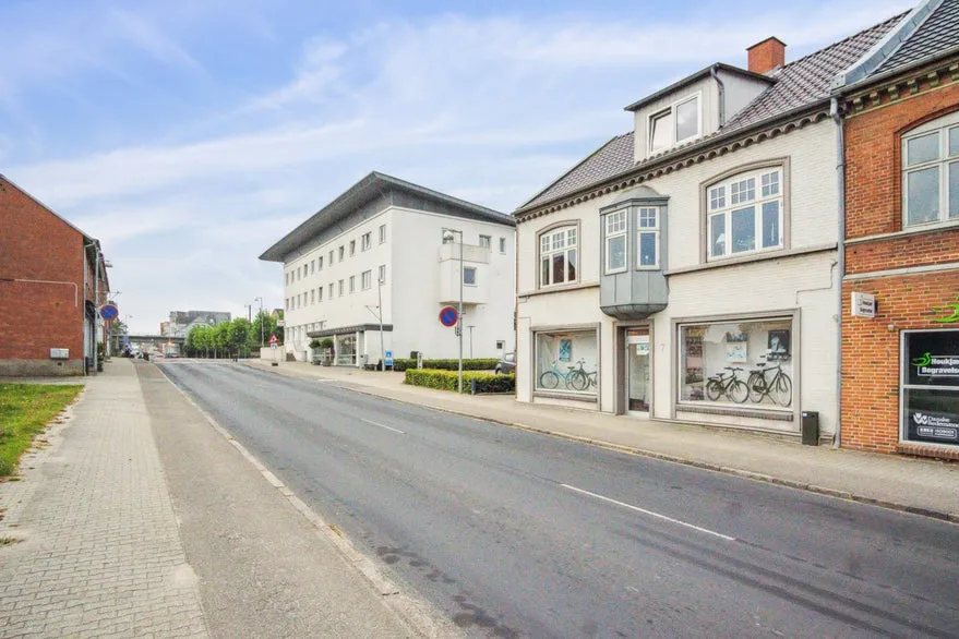 Esterno - Mixed-Use Property with Development Potential in Brørup