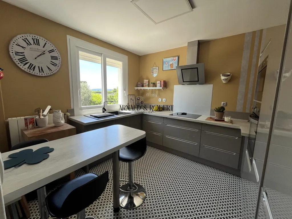 Cuisine - Villa avec Piscine à Savasse