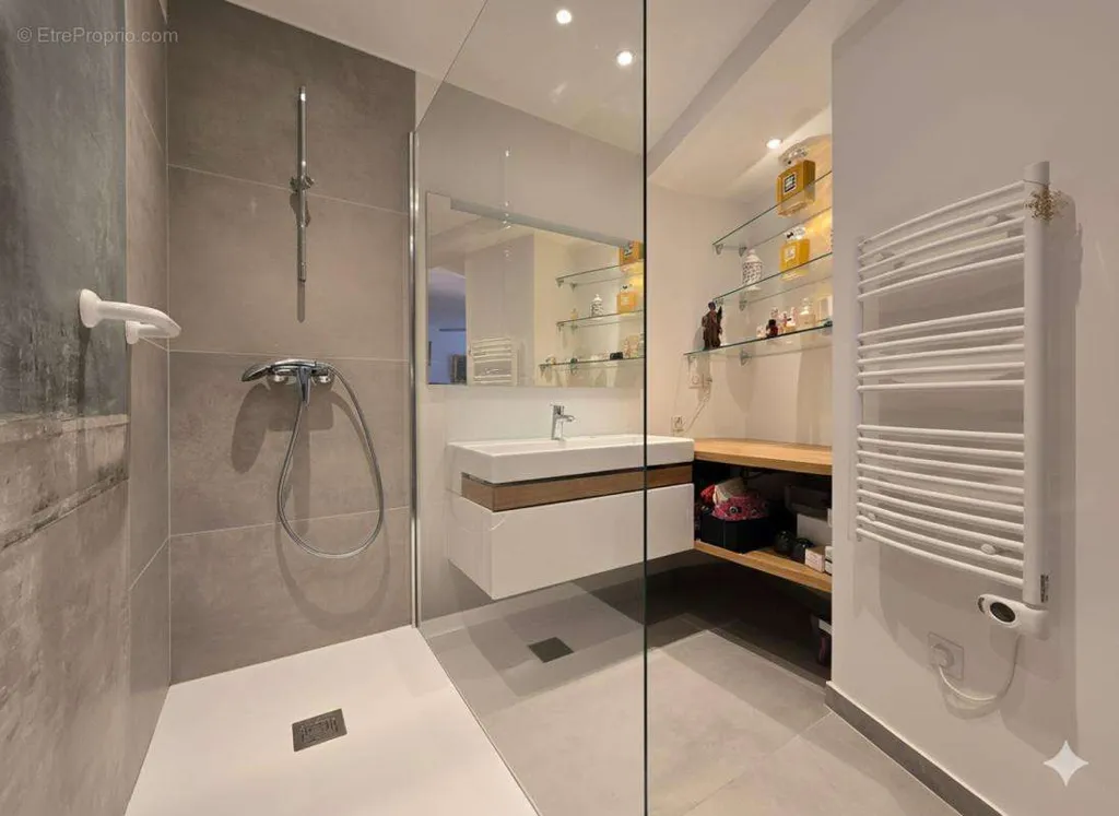 Baños - Apartment with Tour Eiffel View in Paris VIIème