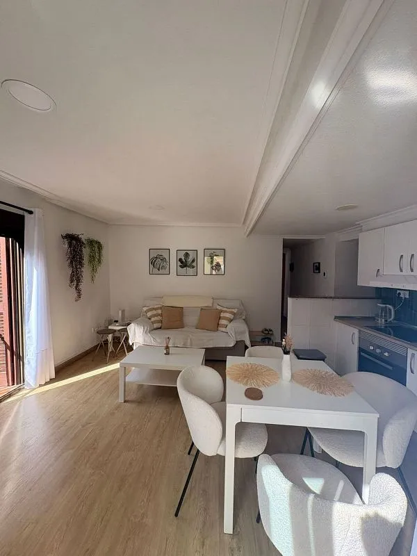 Sala da pranzo - Modernised Flat with Balcony in Historic Centre