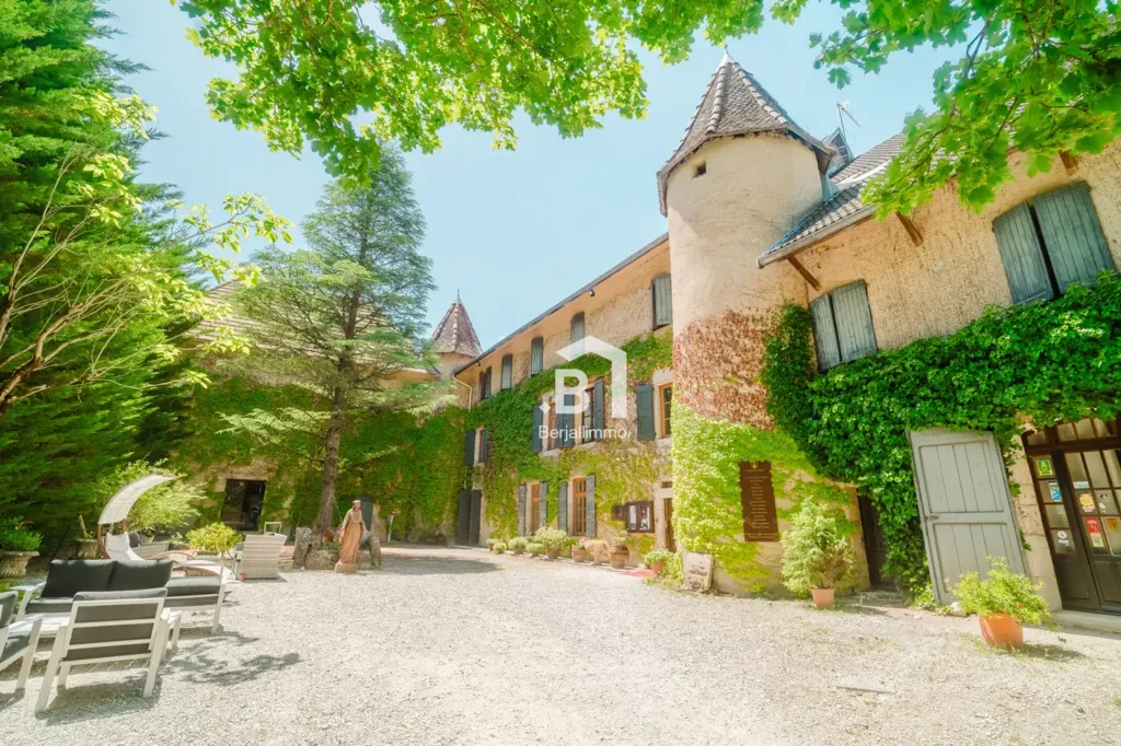 Giardino - Historic Château with Panoramic Views in Trièves