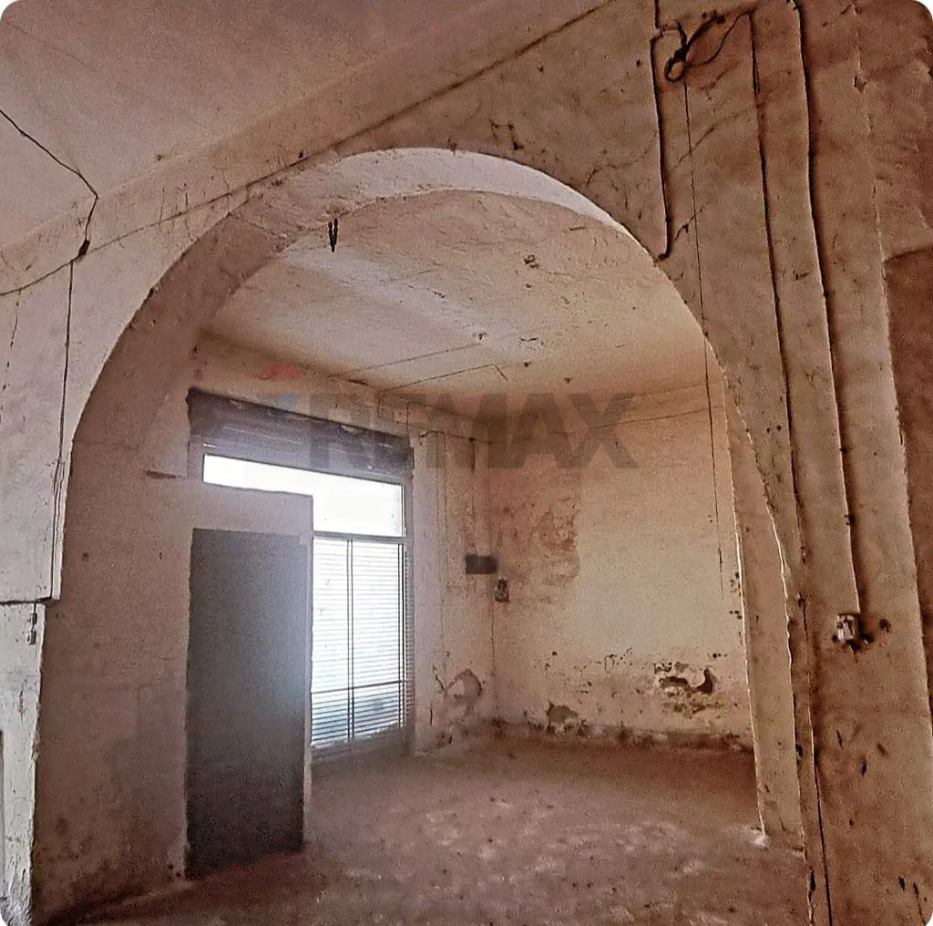 Toad - Warehouse in Historic Centre, Bagheria