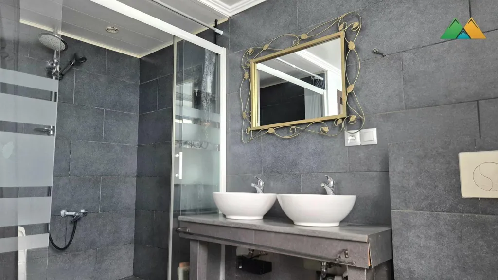 Salles de bain - Maison avec Terrasse et Jardin à Wormeldange