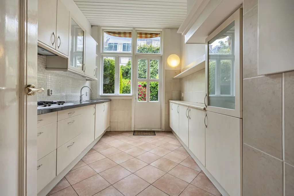 Cuisine - Herrenhuis with Balcony in Duinoord, The Hague
