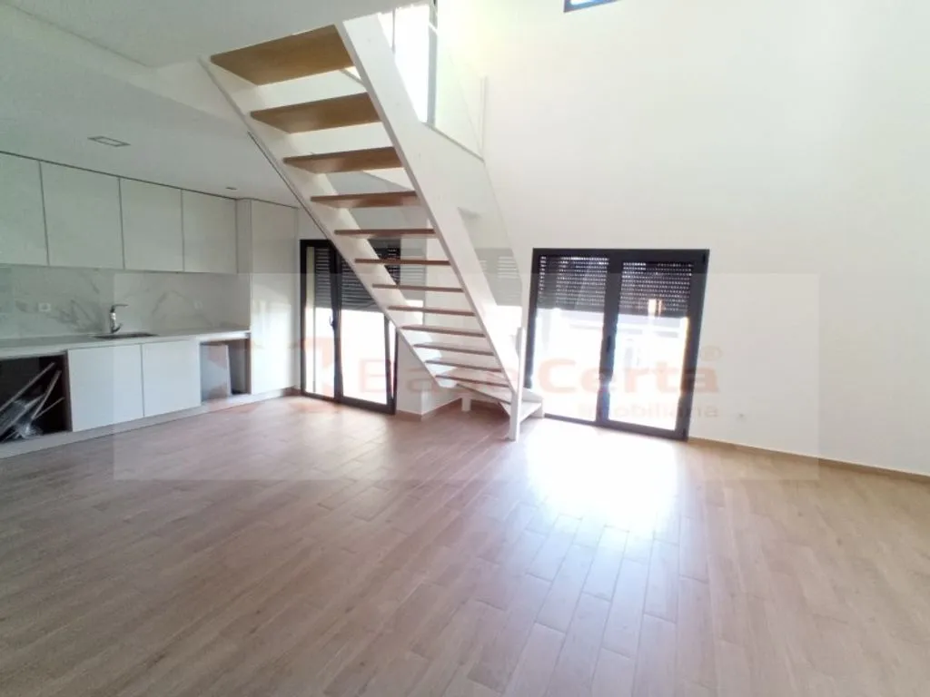 Toad - Luxury Duplex Flat with Open Space in Seixal