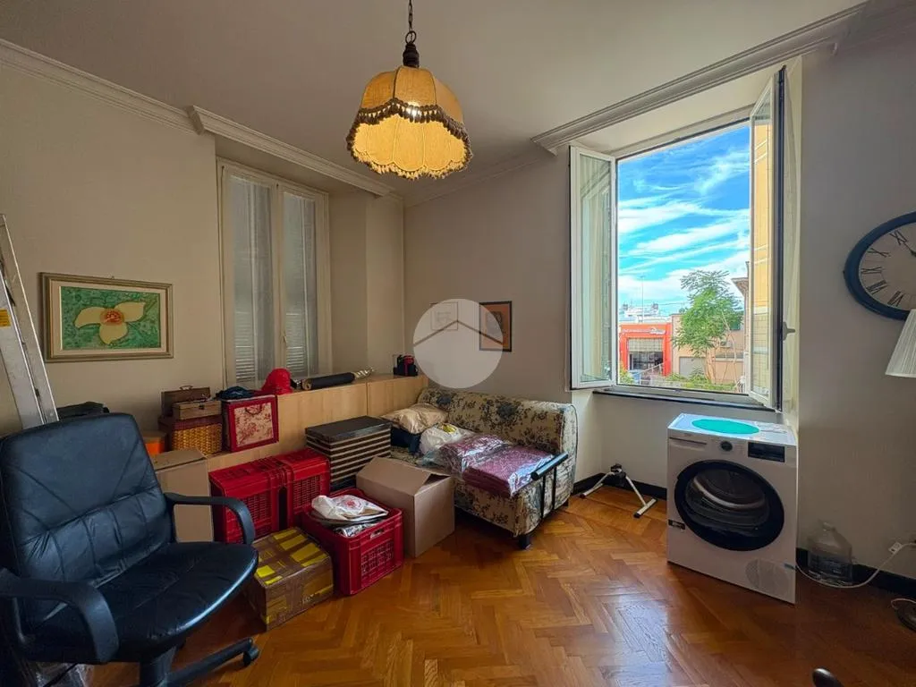 Office - Spacious 6-Room Apartment in Genoa