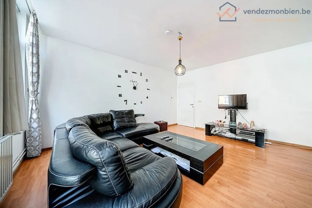 Elutuba - 3-Bedroom Apartment in Anderlecht