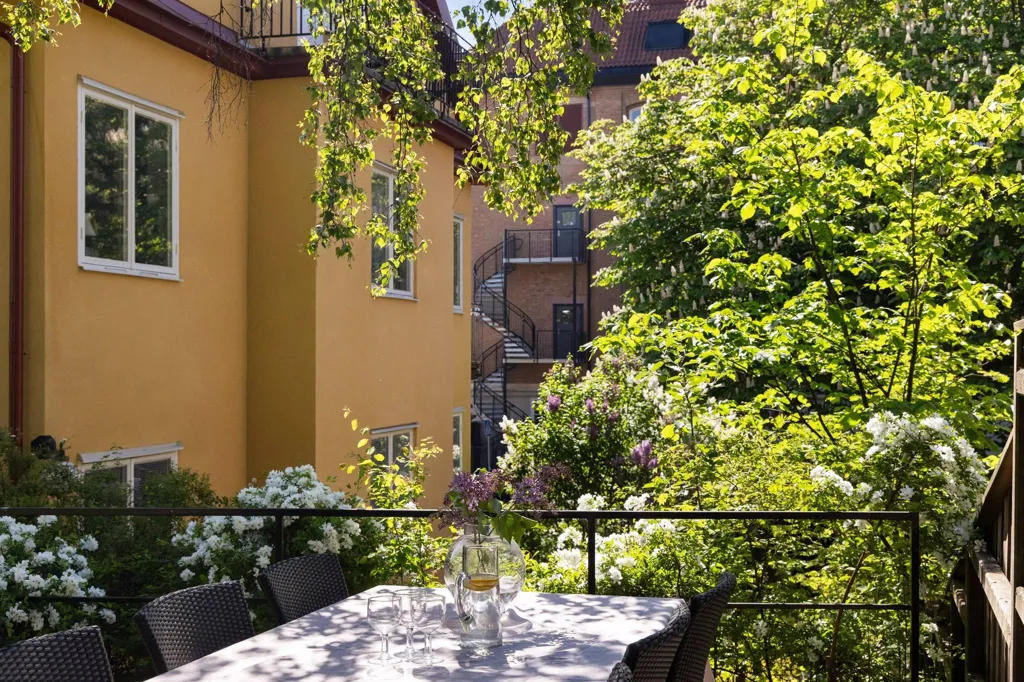 Terrass - Charming 1930s Villa-Style Flat in Gamla Råsunda