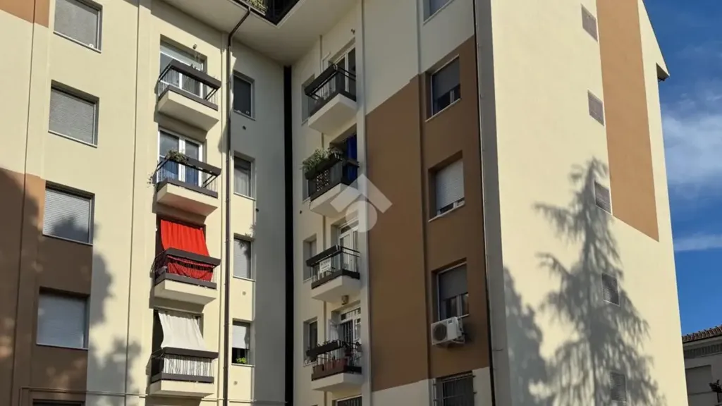 Välivaade - 4-Room Apartment with Balcony in Ferrara