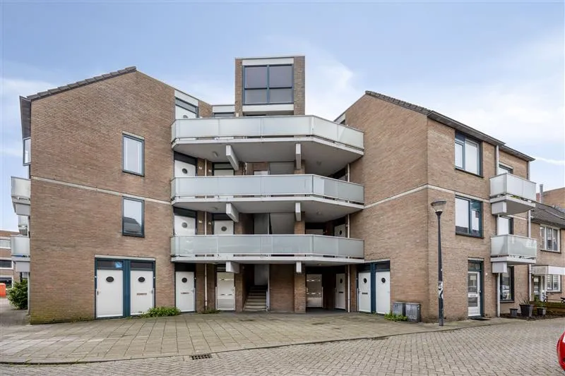 Exterior - 2-Bedroom Apartment with Balcony in Breda Centre
