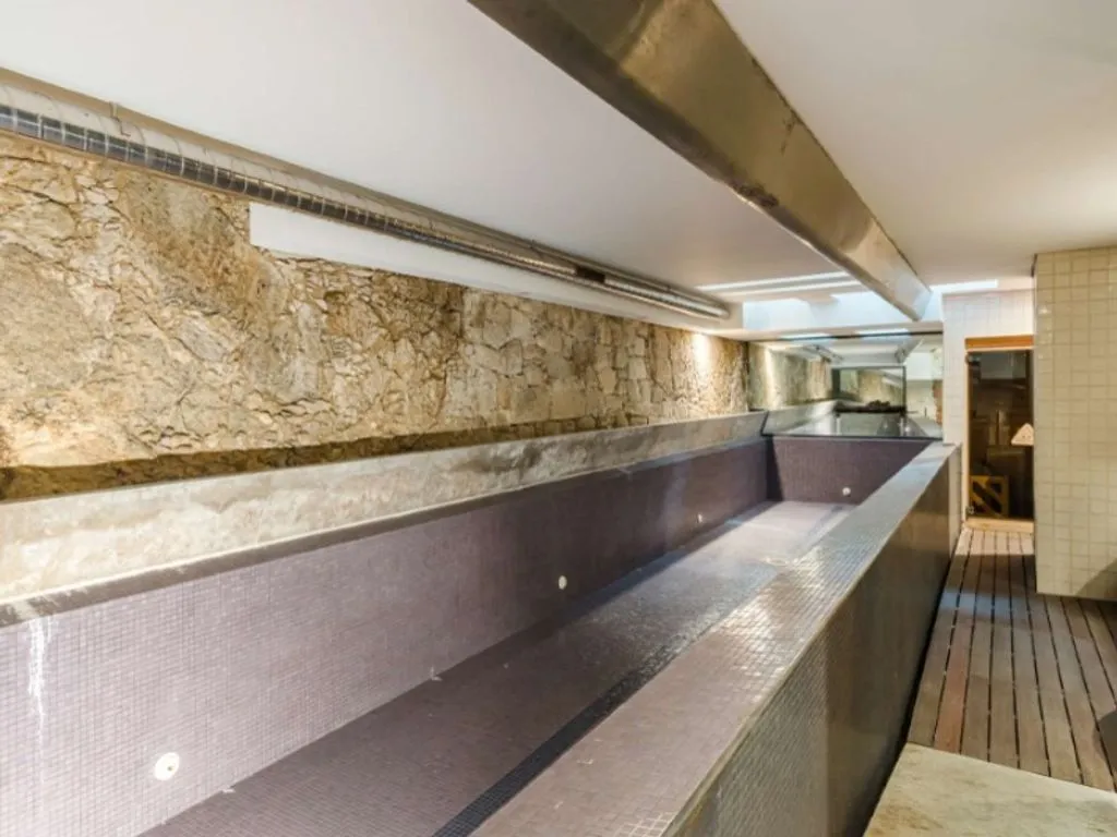 Bathrooms - Luxury Apartment with Pool in Porto