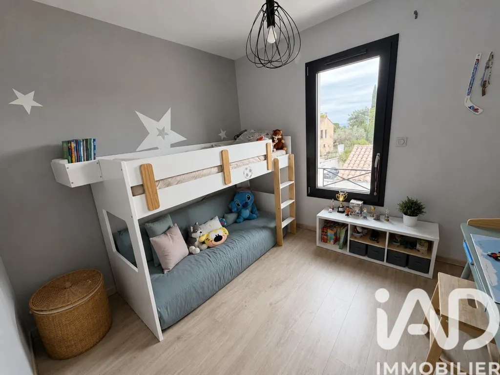 Bedrooms - Traditional House with Pool in Châteauneuf-de-Gadagne